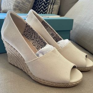 Toms natural Michelle Wedge. New in box. Never worn.